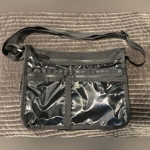 Lesportsac Deluxe Everyday Bag in Black Shine- crossbody, like new!